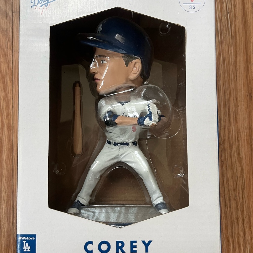Bobblehead - Picture 3 of 16